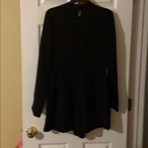 BCBG LONG SLEEVE BLACK JUMER SIZE 10